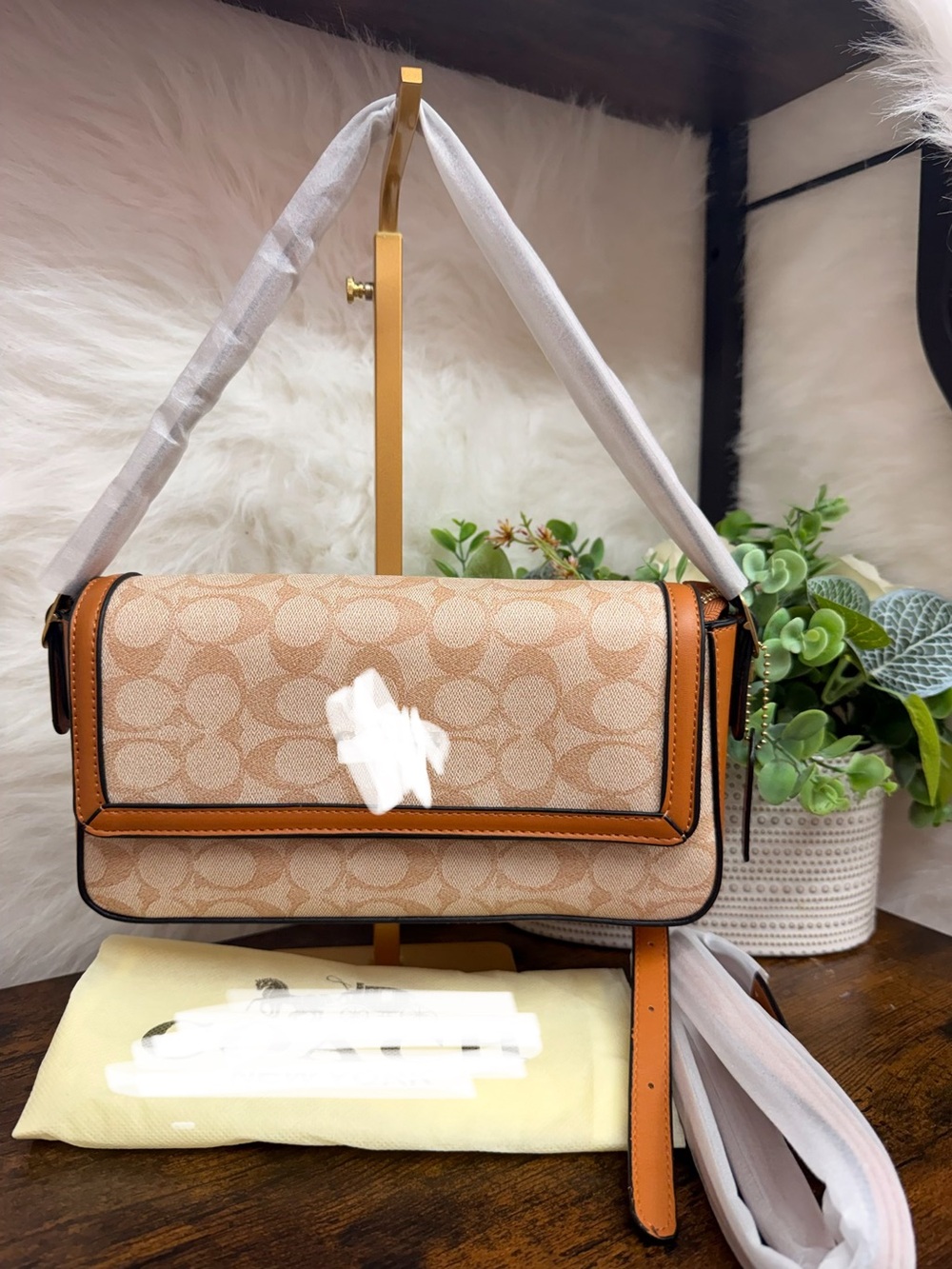 Source Unknown Beige Signature Pattern Shoulder Bag with Tan Trim